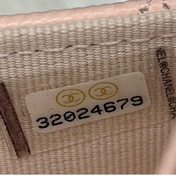 RARE PRISTINE  CHANEL.  •  Caviar Quilted CRYSTAL CC Wallet. So Beautiful!!🔥💕 - Picture 9 of 14